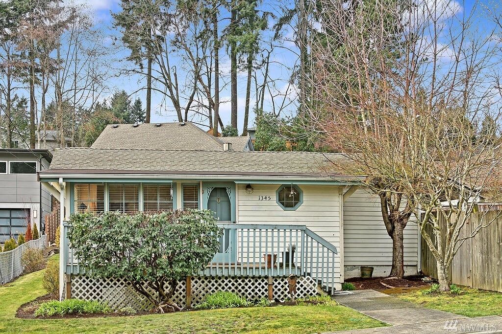 Property Photo:  1345 6th St  WA 98033 