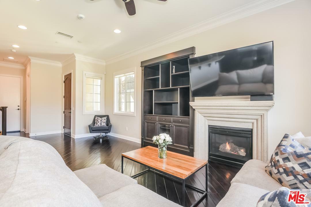 Property Photo: 21923 Bella Vista Pl CA 91311