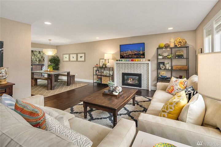 Property Photo:  230 Mt Rainier Place NW  WA 98027 