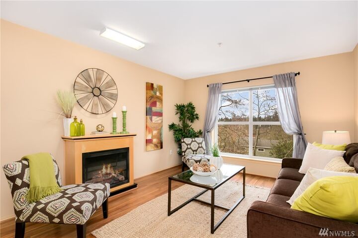 Property Photo: 9057 Greenwood Avenue N 202 WA 98103