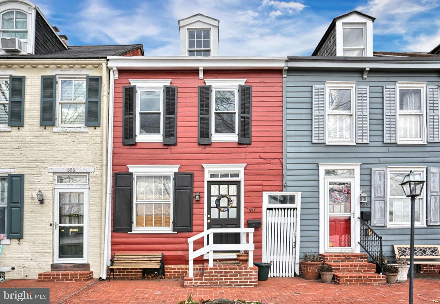 Property Photo:  557 S Front Street  PA 17104 