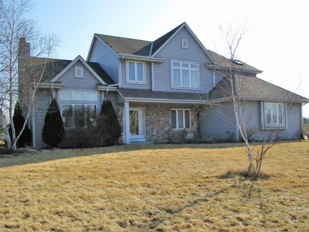 Property Photo:  W173n10754 Willow Wood Dr  WI 53022 