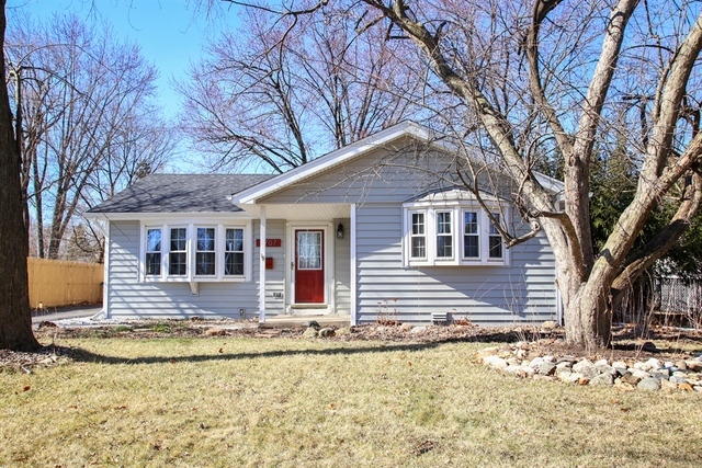 Property Photo: 2707 Hawk Lane IL 60008