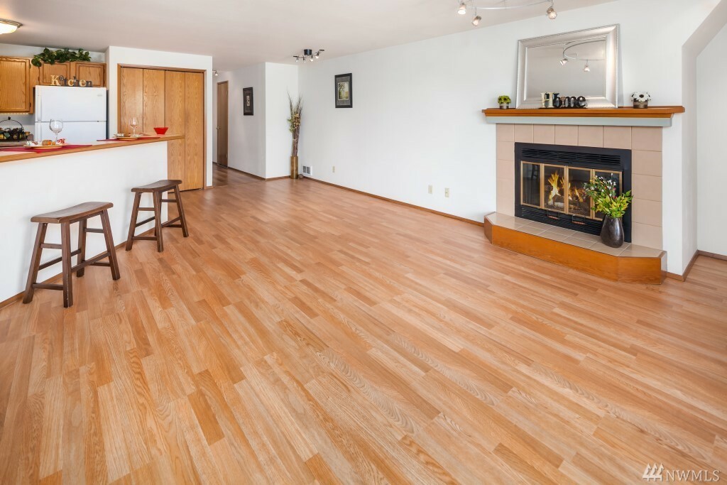 Property Photo: 7111 Linden Ave N 104 WA 98103
