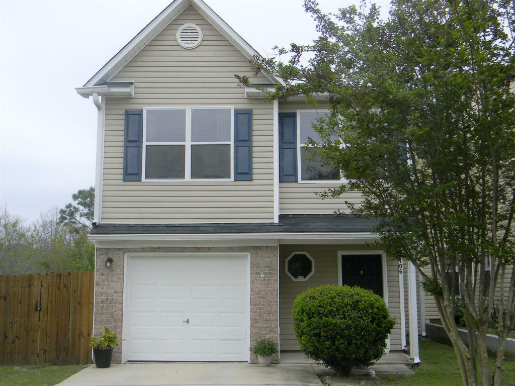 Property Photo: 106 McNair Drive FL 32539