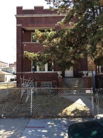 Property Photo: 3327 West Lexington Street IL 60624