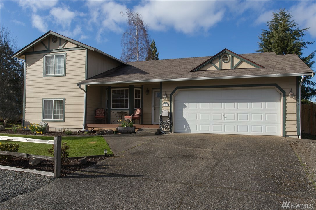 Property Photo:  1113 124th St Ct E  WA 98445 