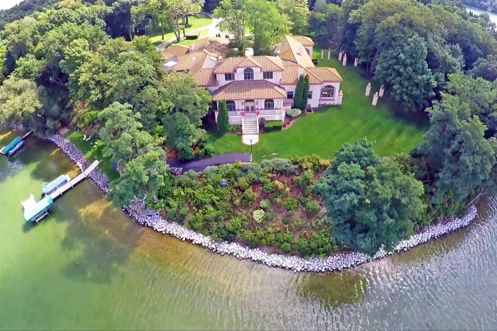 Property Photo:  4545 N Hewitts Point Rd  WI 53066 
