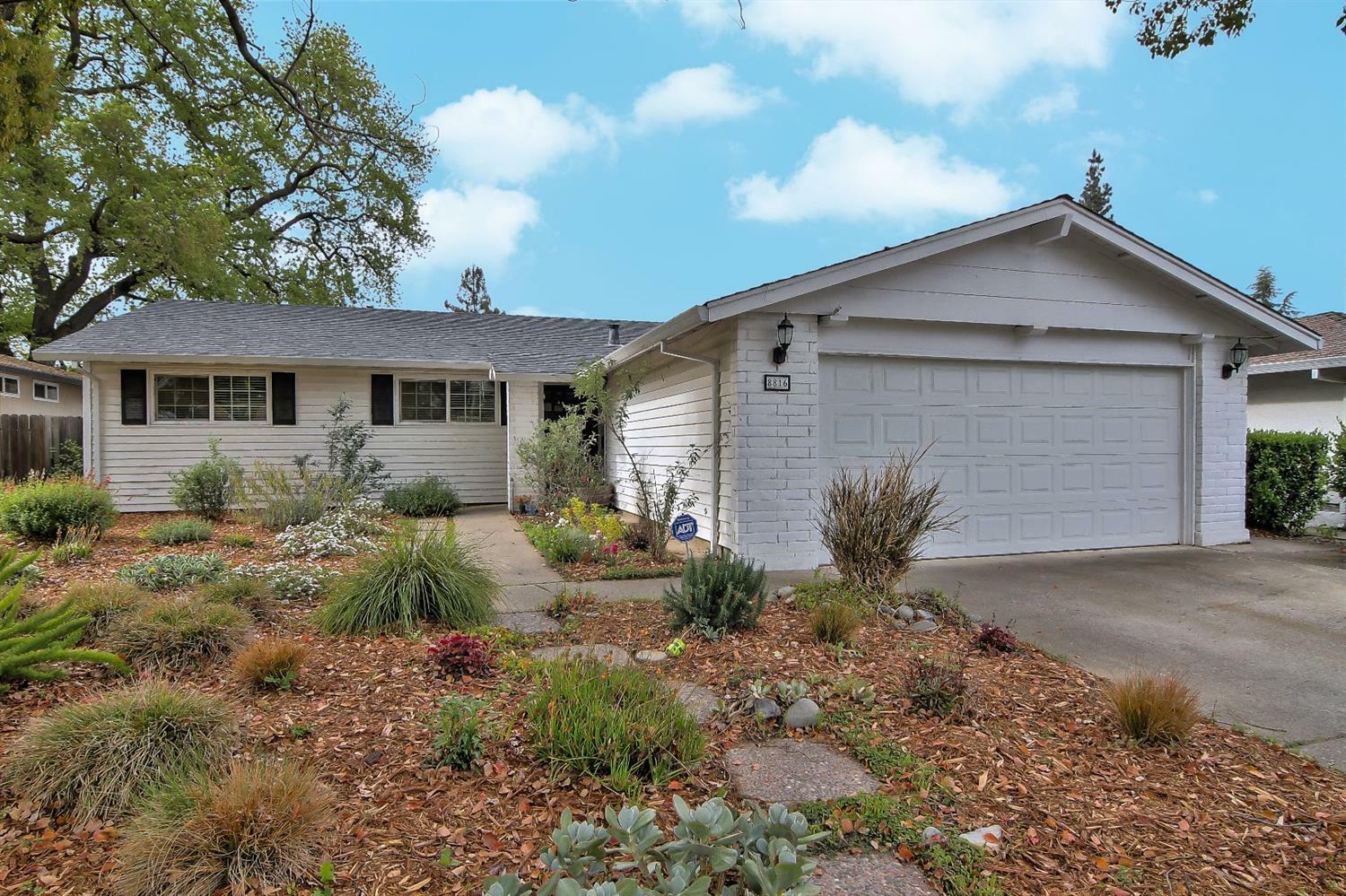 Property Photo:  8816 Garden Glen Way  CA 95826 