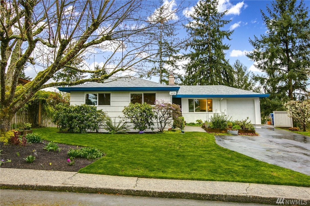 Property Photo: 1029 158th Place SE WA 98008