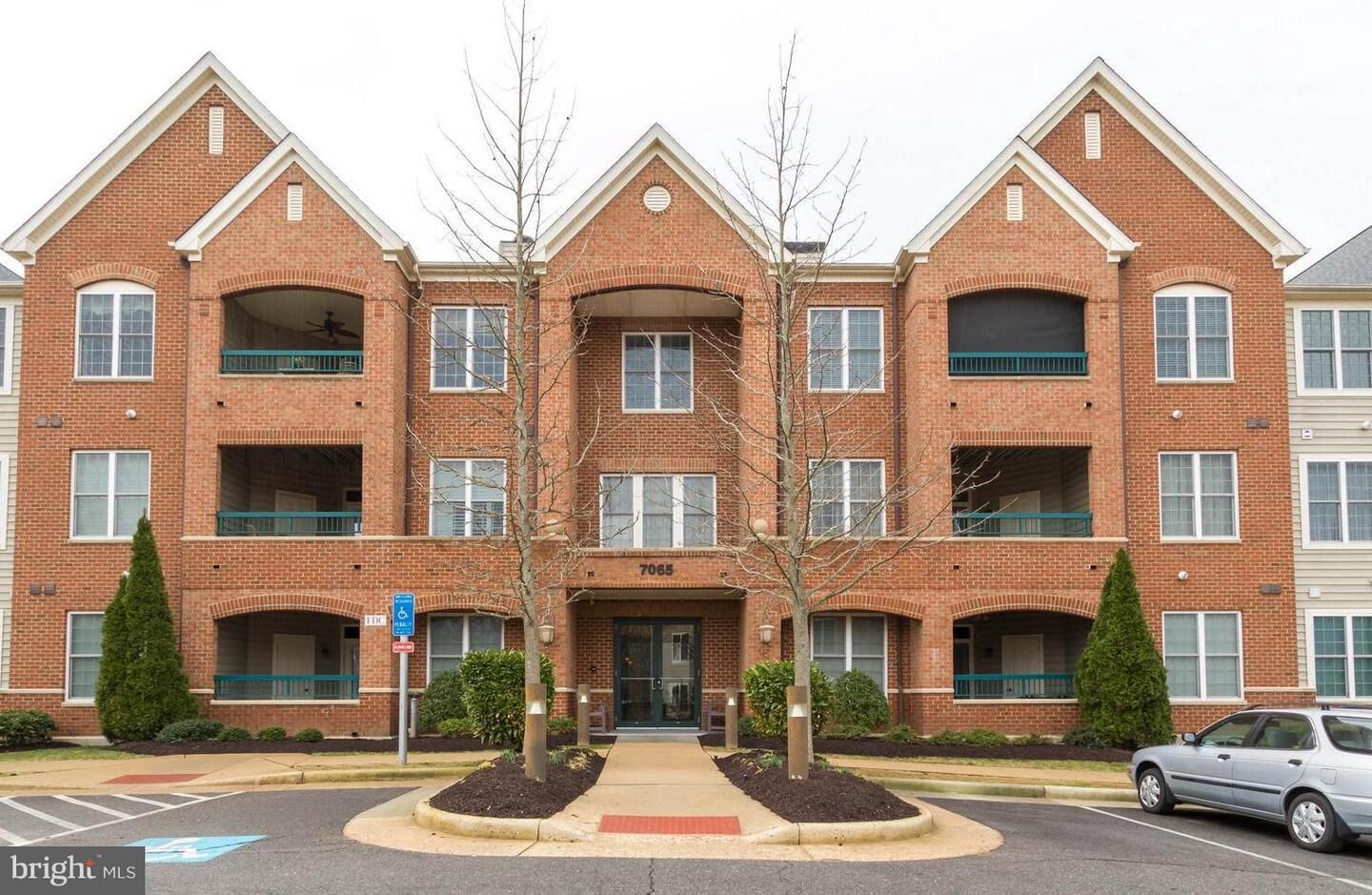 Property Photo: 7065 Heritage Hunt Drive 206 VA 20155