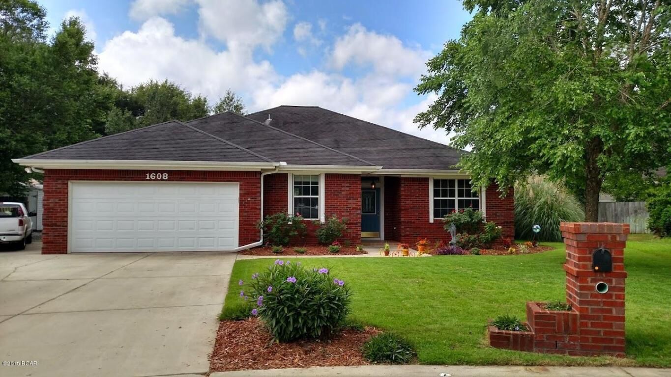 Property Photo: 1608 Inverness Road FL 32444