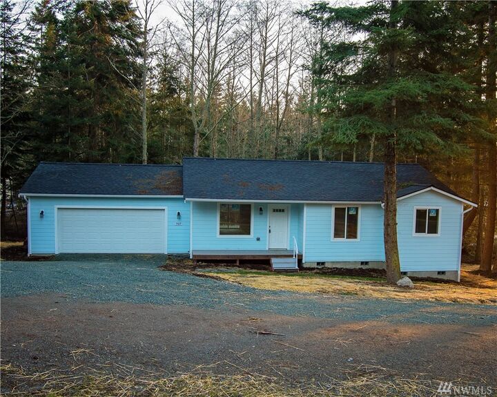 Property Photo:  707 NE Circle Dr  WA 98239 