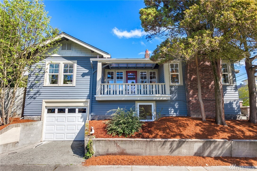 Property Photo:  902 NE 62nd St  WA 98115 