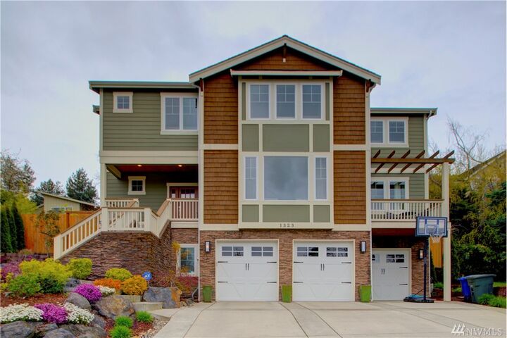 1323 102nd Ave NE  Bellevue WA 98004 photo