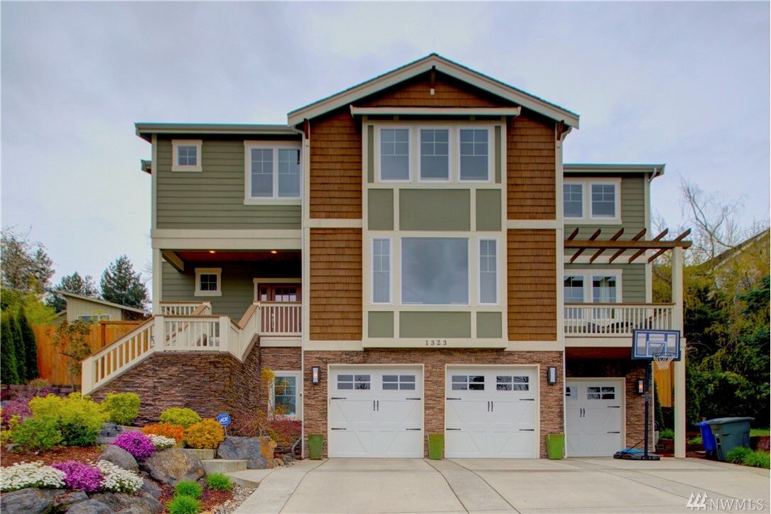 Property Photo: 1323 102nd Ave NE WA 98004