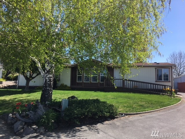 Property Photo: 1744 S Kent Plz WA 98802