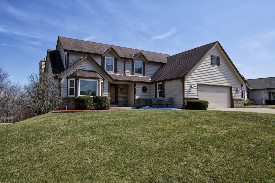 Property Photo:  8843 W Willow Pointe Pkwy  WI 53132 