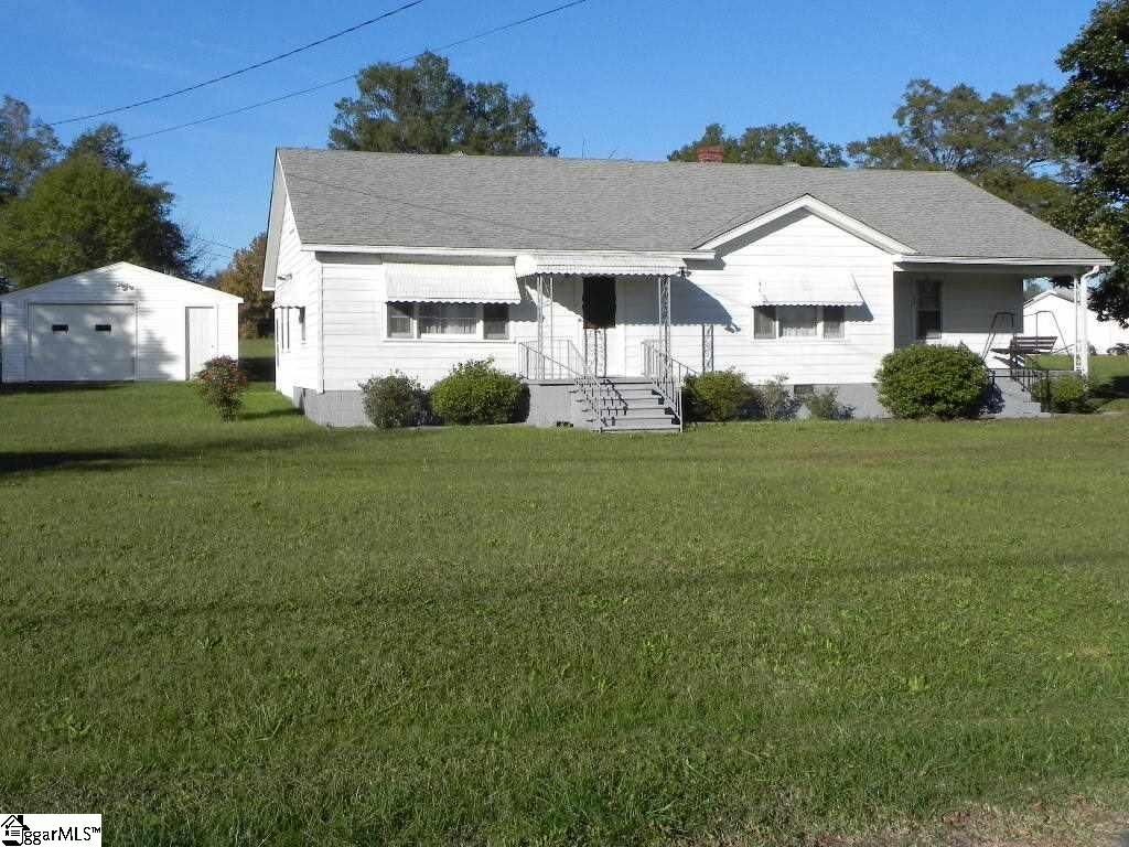 Property Photo:  235 Pine Street  SC 29375 