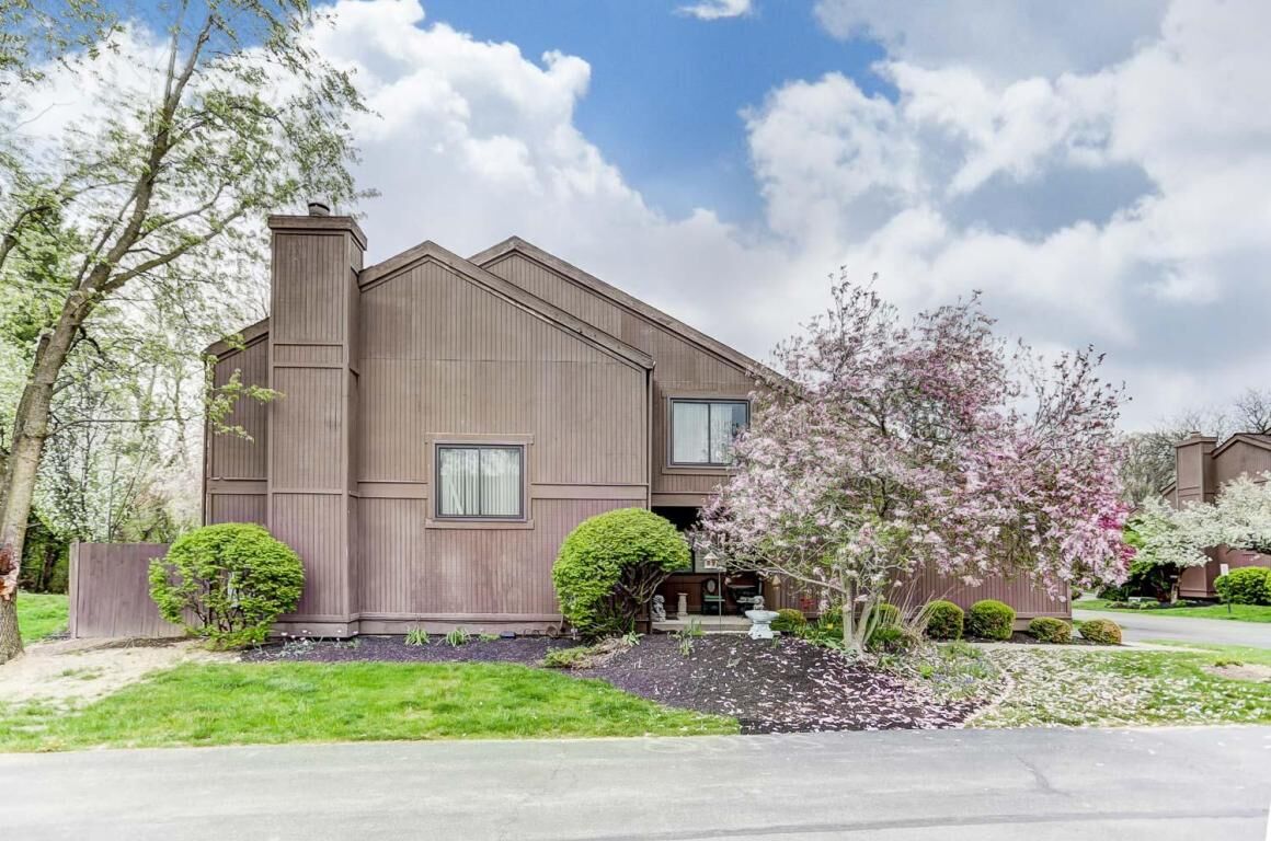 Property Photo: 2092 Willowick Square OH 43229