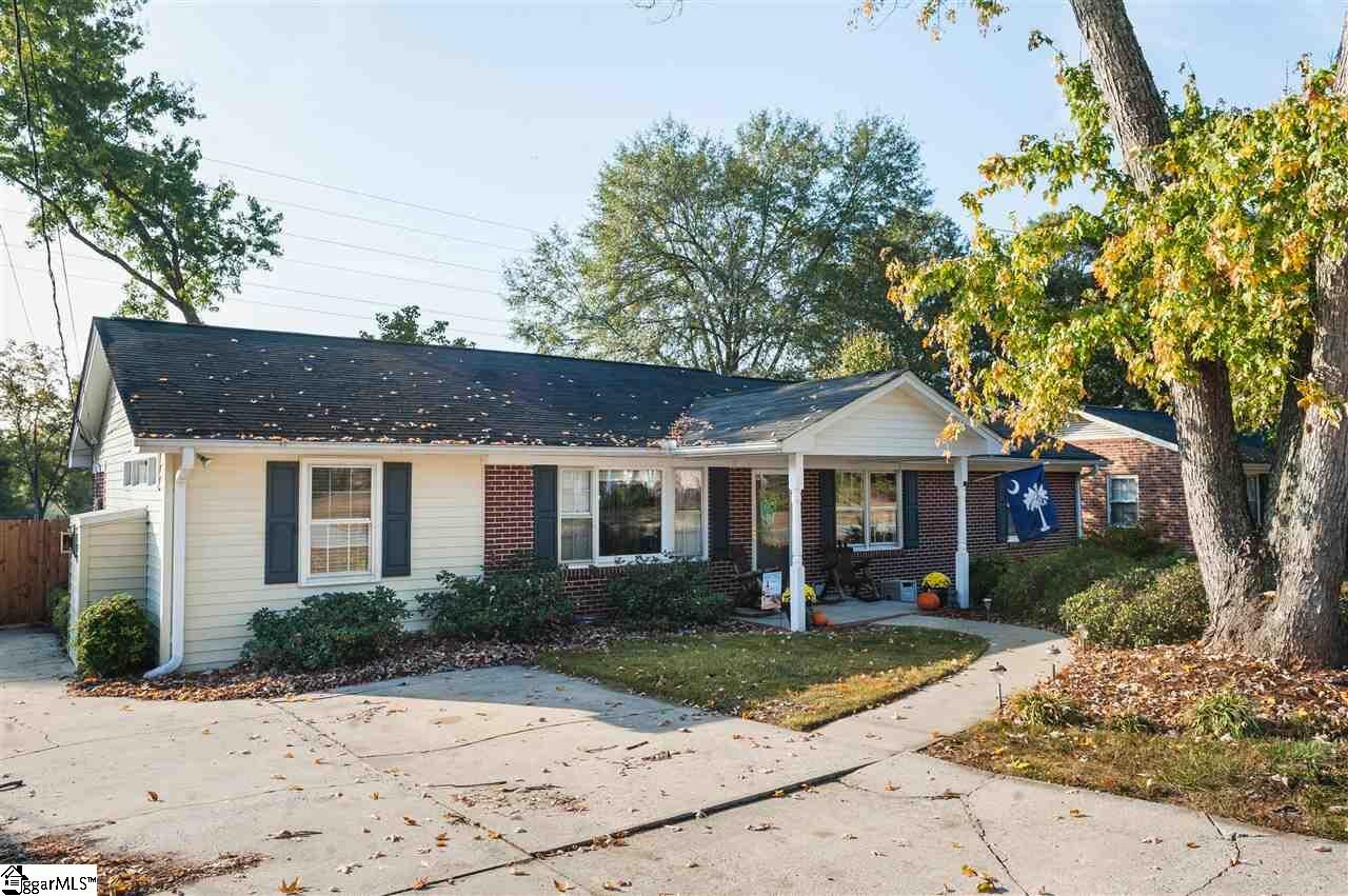 Property Photo:  600 Avon Drive  SC 29687 
