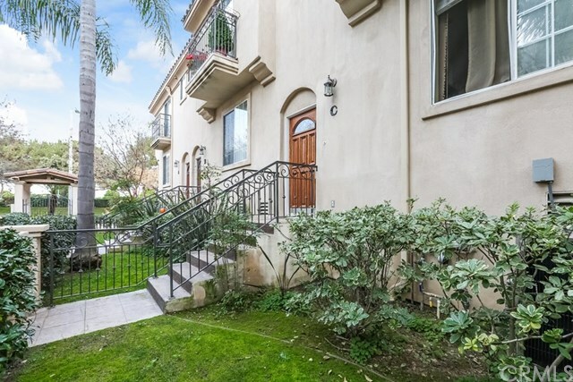 Property Photo:  815 Van Ness Avenue C  CA 90501 