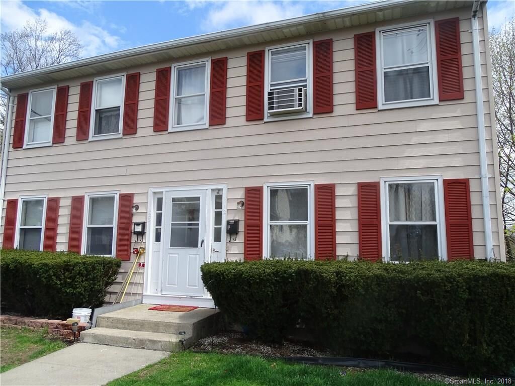 Property Photo:  121 New Street  CT 06484 
