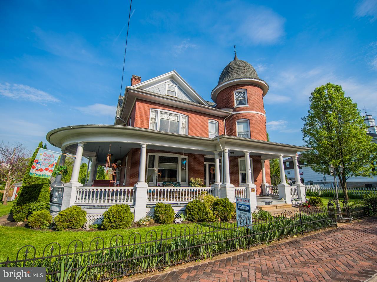Property Photo: 267 Holliday Street S VA 22657
