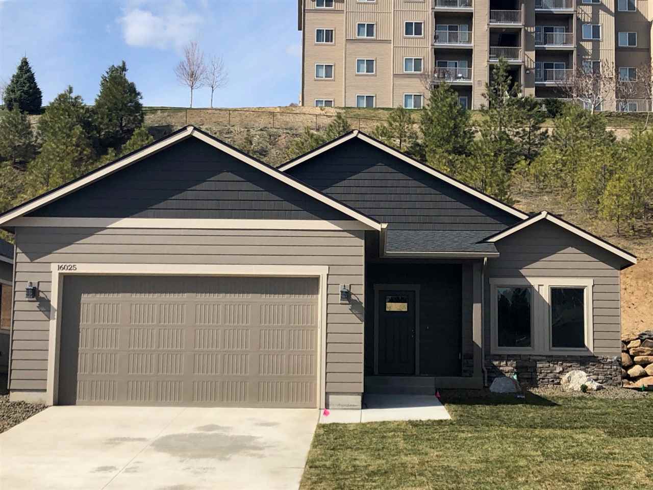 Property Photo: 16025 N Gleneden Dr WA 99208
