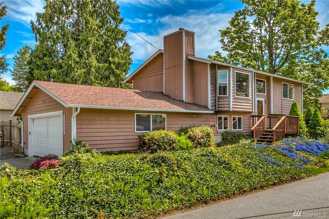 Property Photo: 22003 SE 269th Place WA 98038
