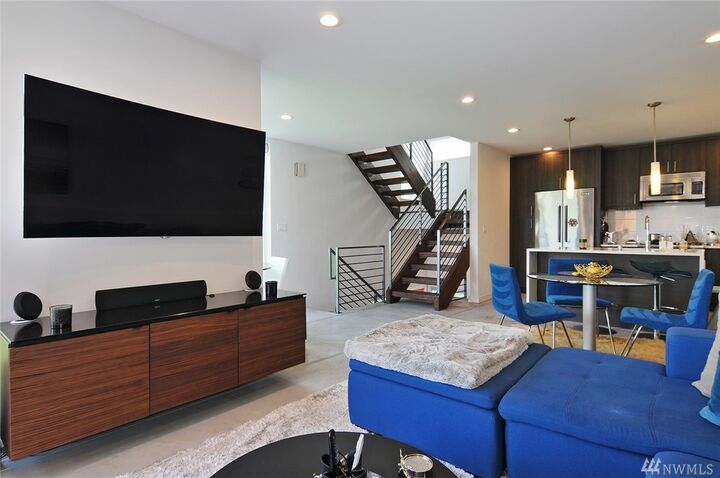 Property Photo:  2534 E Madison St  WA 98112 