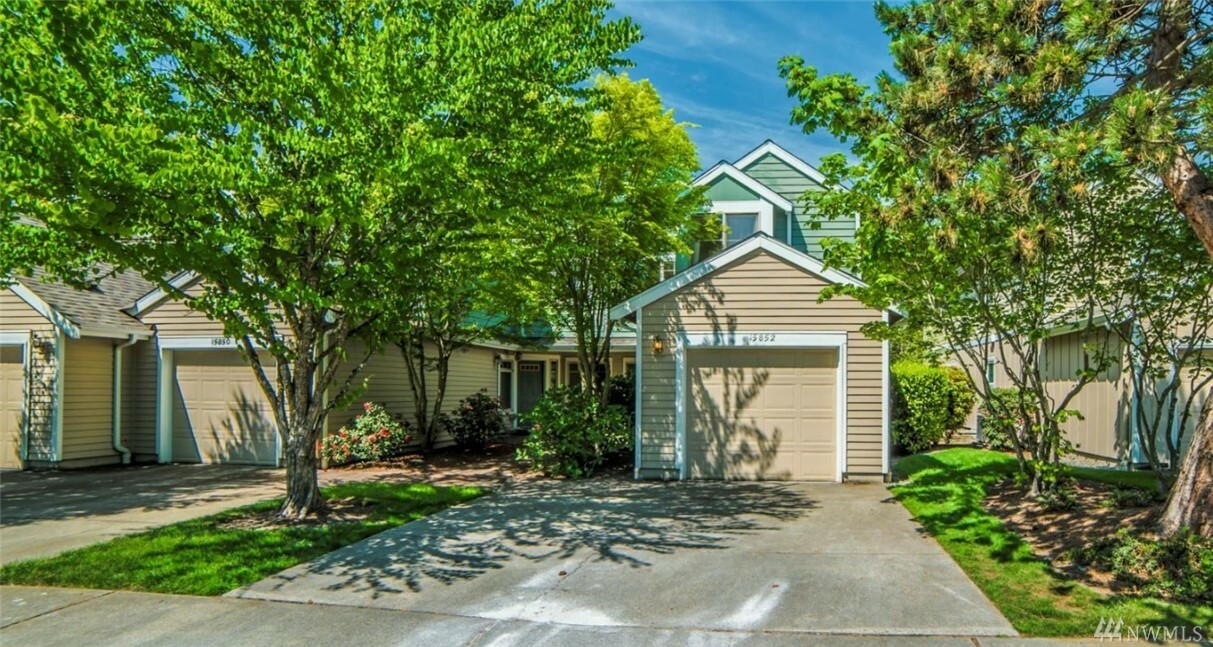 Property Photo:  15852 NE 92nd Wy 1403  WA 98052 