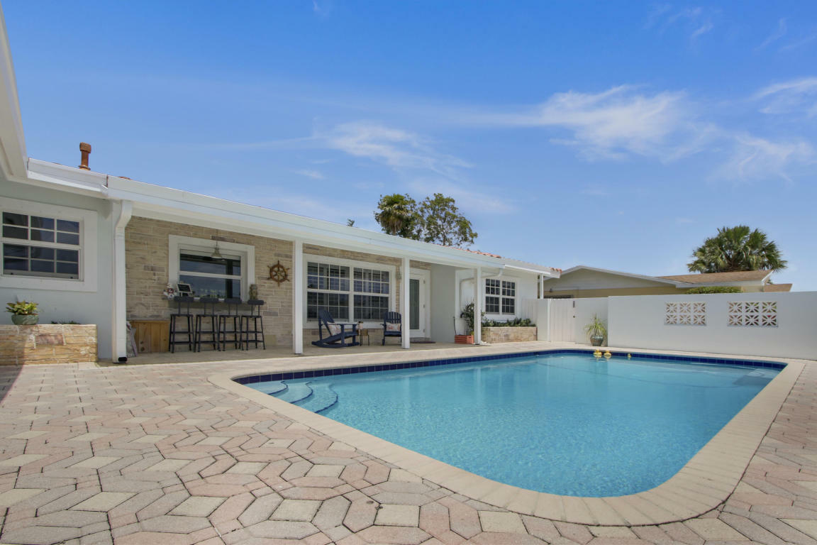 Property Photo:  425 Marlin Road  FL 33408 