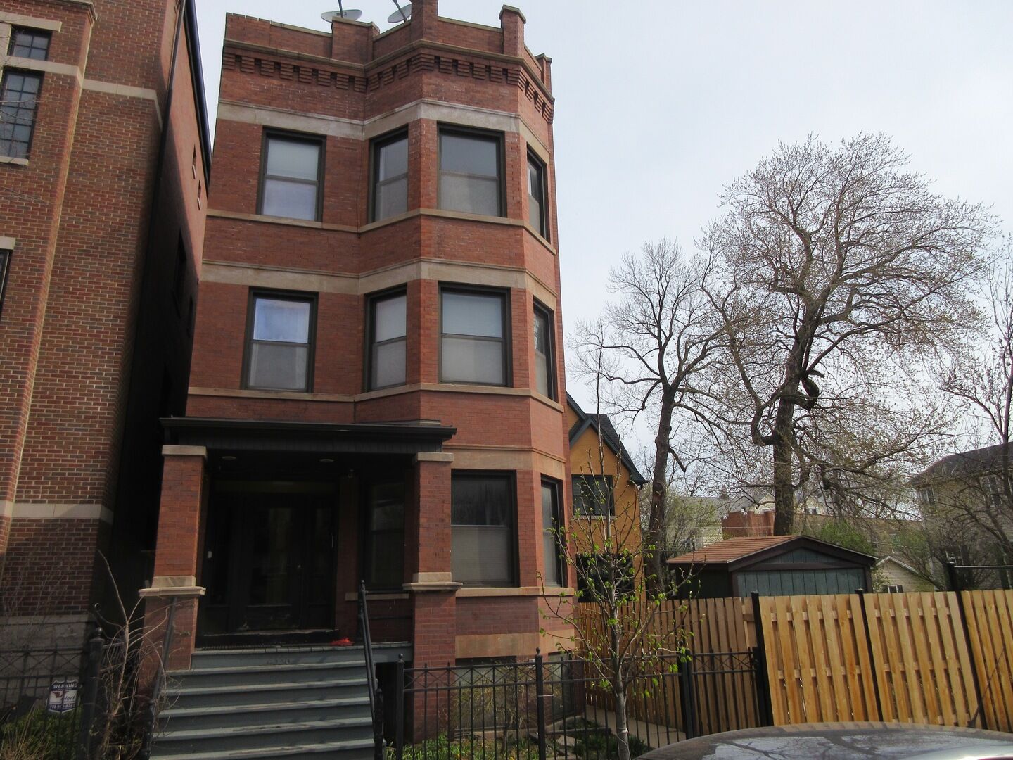 Property Photo: 2336 W Roscoe Street 1R IL 60618