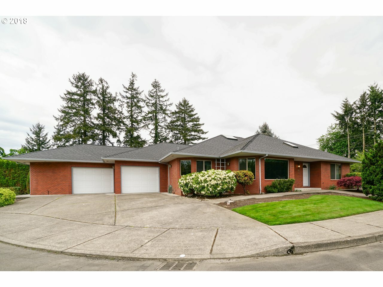 Property Photo: 1070 Yorkshire Ct SE OR 97317