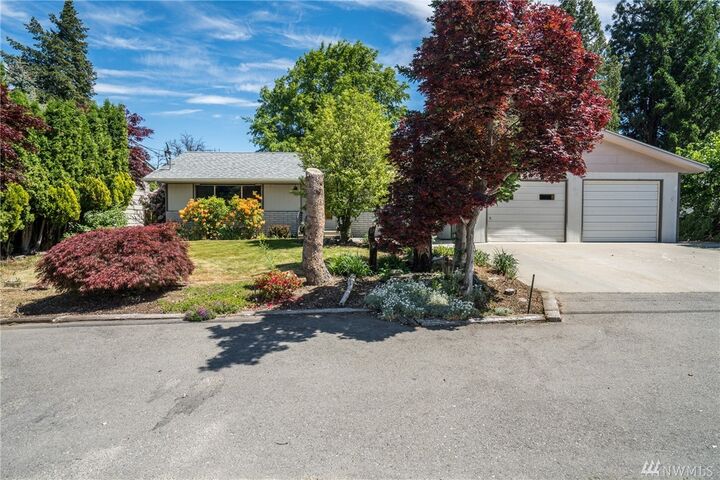 Property Photo:  1375 Clements Cir  WA 98802 