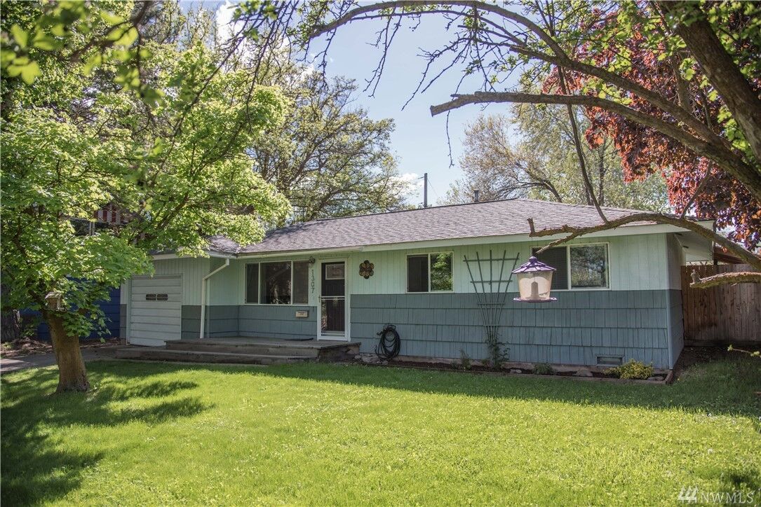 Property Photo:  1307 N Main St  WA 98926 