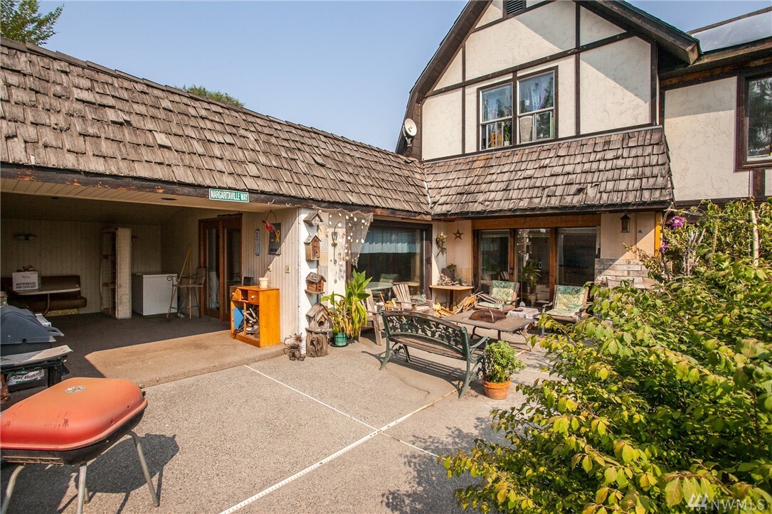 Property Photo: 1204 S Mission St WA 98801