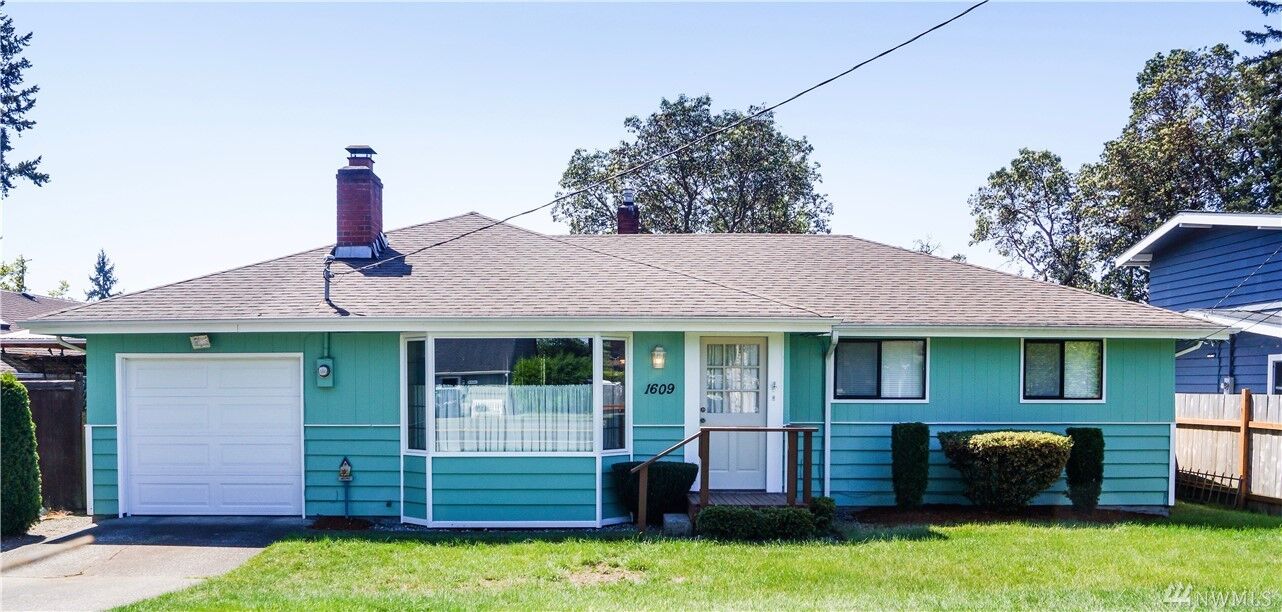Property Photo: 1609 SW 160th St WA 98166