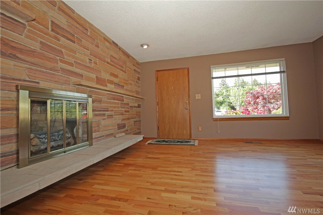 Property Photo:  4215 S 170th St  WA 98188 