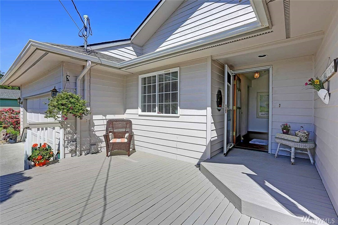 Property Photo:  326 Melissa St  WA 98282 