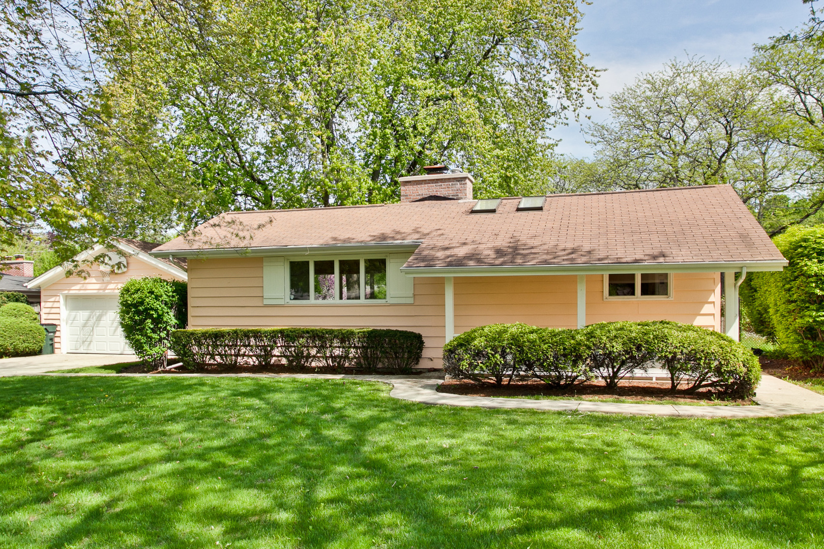Property Photo: 430 Drury Lane IL 60010