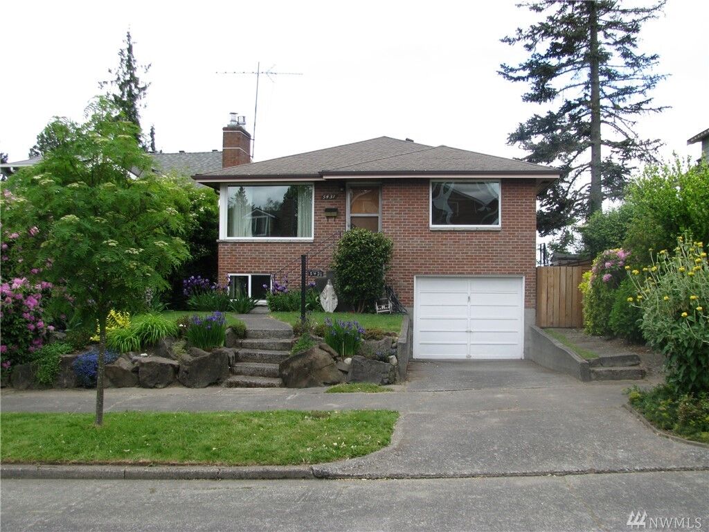 Property Photo: 5431 46 Avenue SW WA 98136