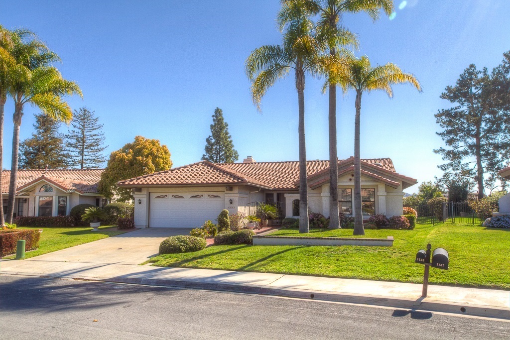 Property Photo: 1133 Columbus Way CA 92081