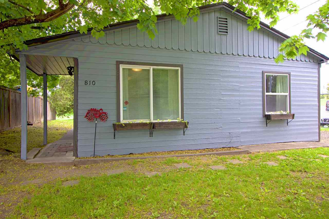 Property Photo:  810 Washington St  WA 99004 