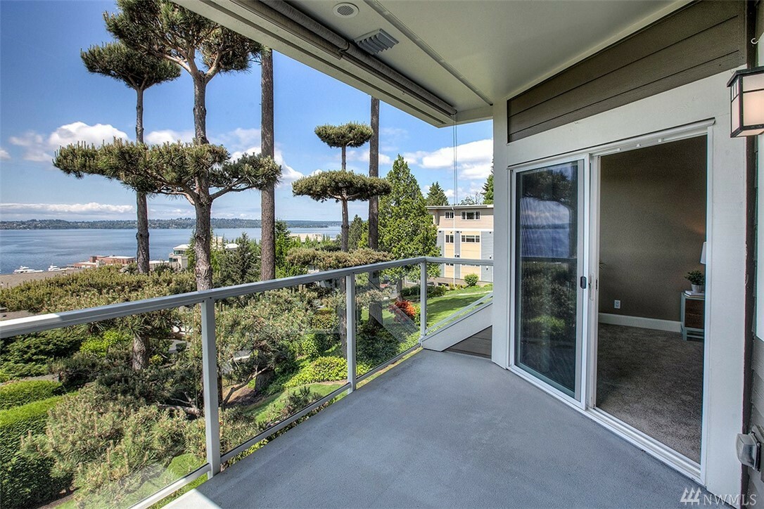 Property Photo:  5404 Lake Washington Blvd NE F  WA 98033 