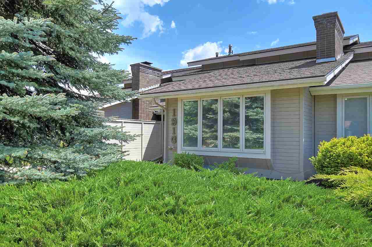 Property Photo: 1316 E 56th Ave 1316 WA 99223