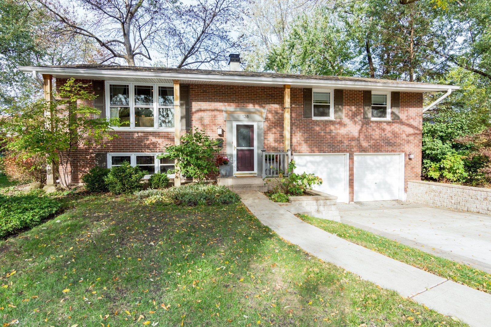 Property Photo:  128 Patricia Court  IL 60074 