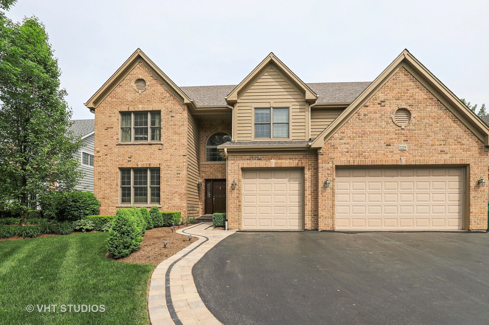 Property Photo:  1219 Vineyard Drive  IL 60031 