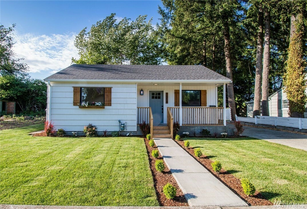 Property Photo:  1514 8th Ave SW  WA 98502 